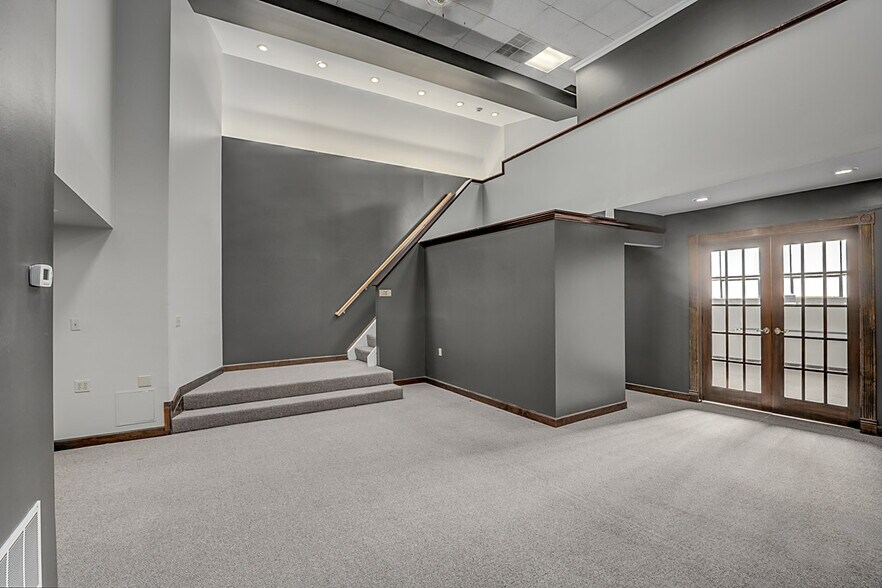 More Photos Of 118 W 5th St, Covington Loft Creative Space For Sale