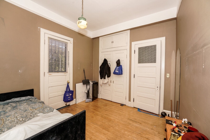 More Photos Of 2670-2678 N Holton St, Milwaukee Storefront Retail Residential For Sale