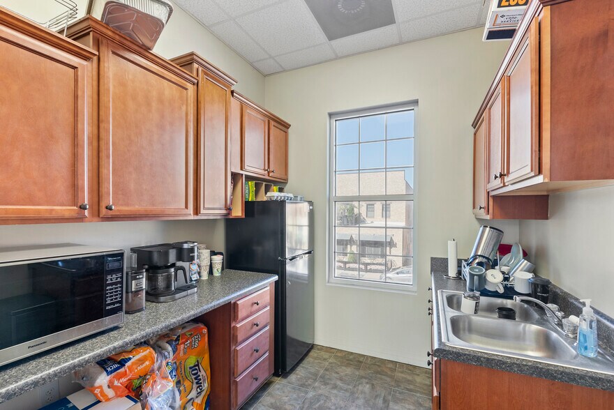 More Photos Of 103-105 Tradewynd Dr, Lynchburg Medical For Sale