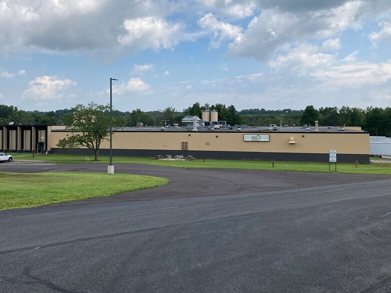 More Photos Of 7528 State Fair Blvd, Baldwinsville Manufacturing For Lease