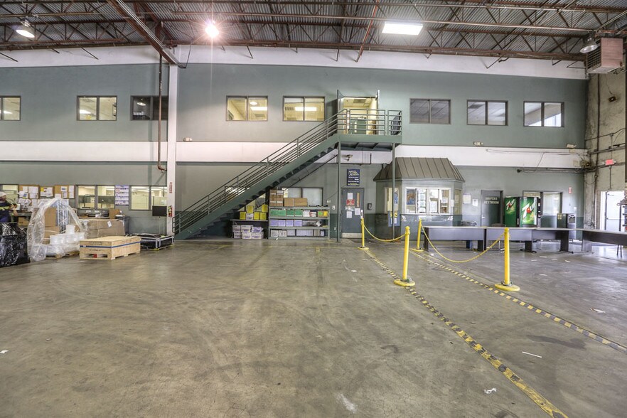 More Photos Of 15490 Vickery Dr, Houston Warehouse For Sale