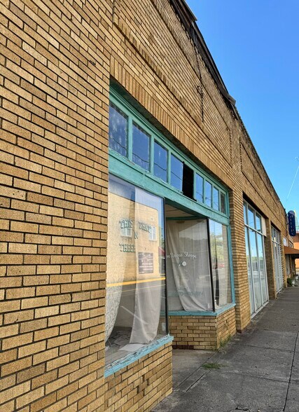 Primary Photo Of 140 N West St, Mount Ida Storefront Retail Office For Sale