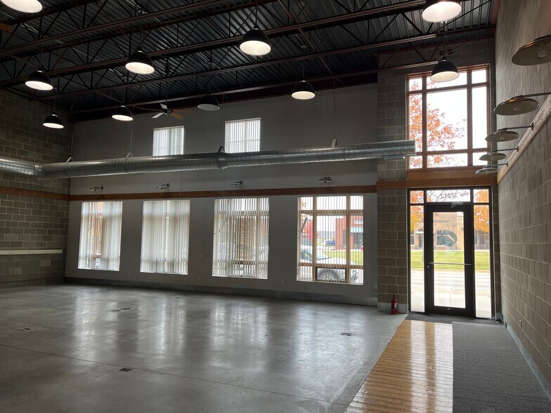 More Photos Of 2712 Stange Rd, Ames Storefront Retail Office For Sale