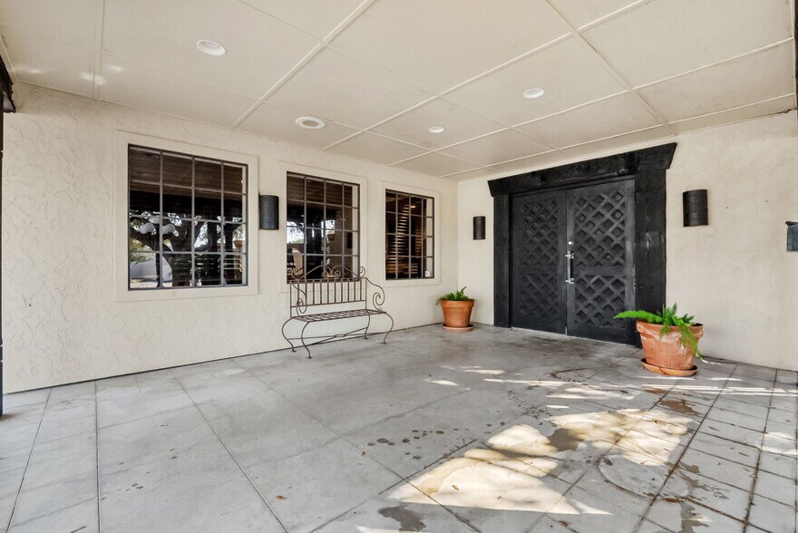 More Photos Of 983 N Highway 123 Byp, Seguin Restaurant For Sale