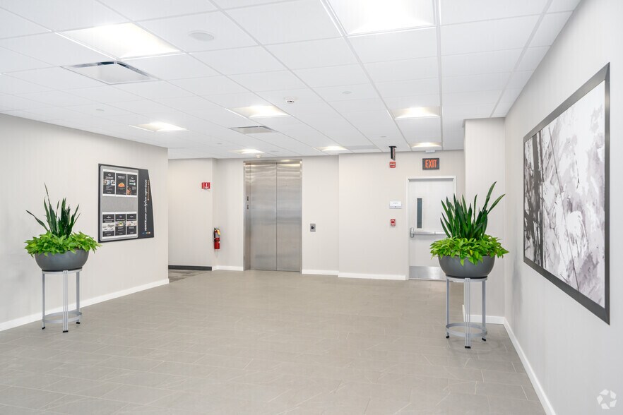 More Photos Of 1930 Innovation Way, Libertyville Manufacturing For Lease