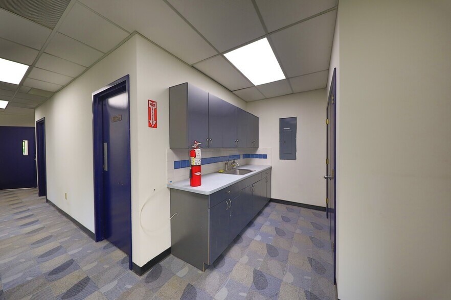 More Photos Of 999 Willow Grove St, Hackettstown Warehouse For Lease