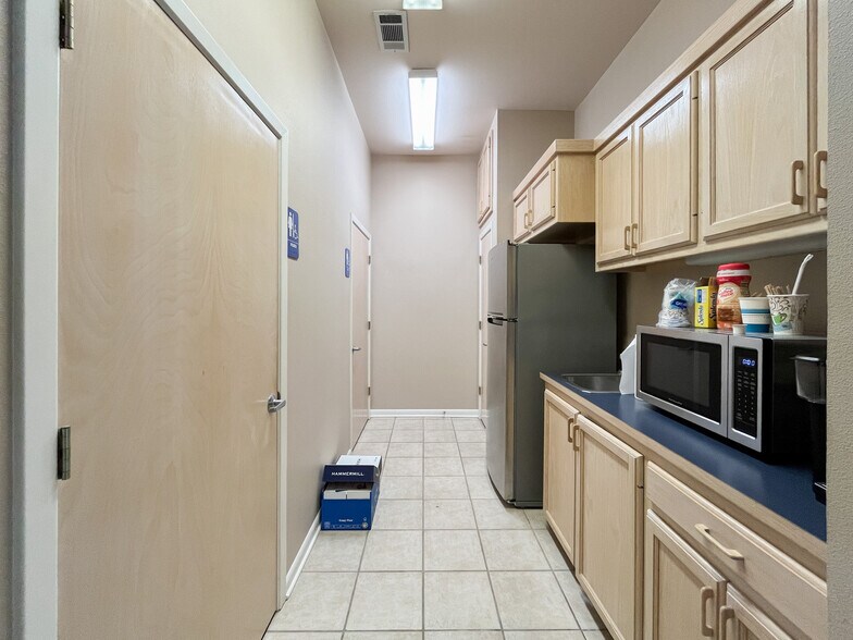 More Photos Of 10527 Kentshire Ct, Baton Rouge Office For Lease