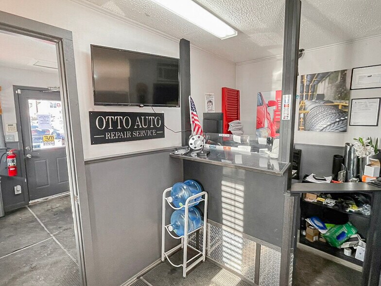 More Photos Of 7105 Highway 10 NW, Ramsey General Retail For Sale