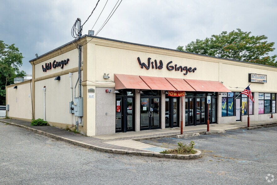 More Photos Of 3012A Jericho Tpke, East Northport Storefront For Lease