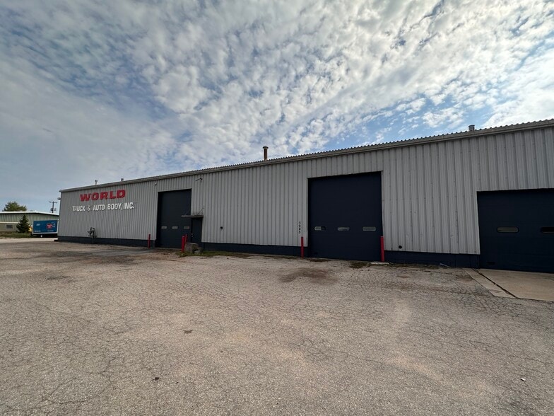 More Photos Of 3945 S Blue Star Dr, Traverse City Service For Lease