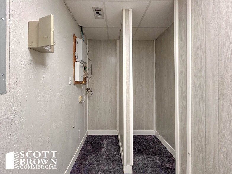 More Photos Of 638 Londonderry Ln, Denton Medical For Sale