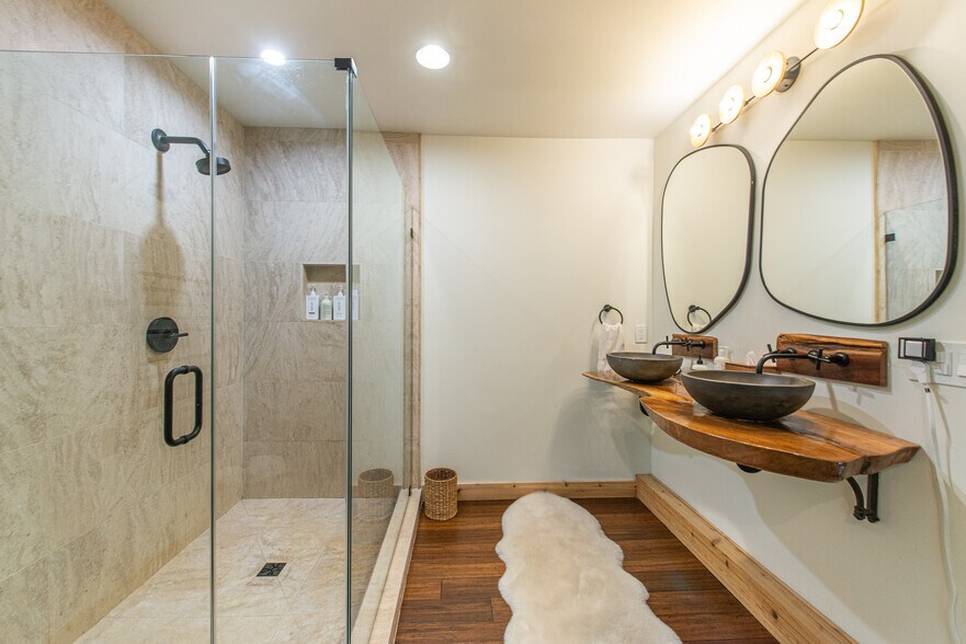 More Photos Of 62 Mount Pleasant Rd, Columbia Specialty For Sale