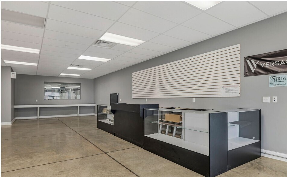 More Photos Of 6711 Ringwood Rd, Oxford Freestanding For Lease
