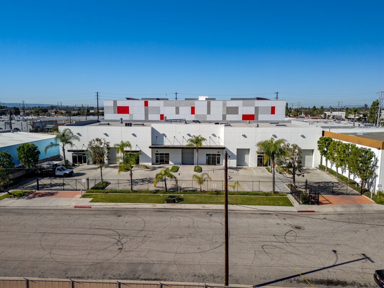 More Photos Of 15939 Illinois Ave, Paramount Distribution For Sale