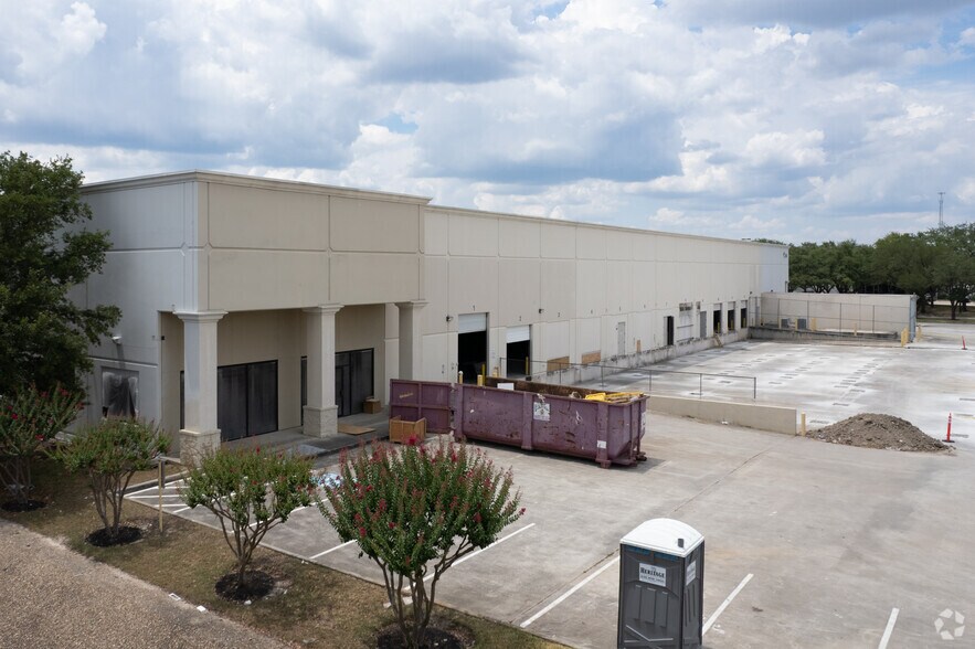 More Photos Of 835 Greens Pky, Houston Unknown For Lease