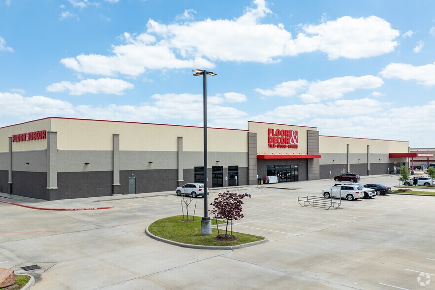 Primary Photo Of 18840 Highway 59, Humble Freestanding For Sale