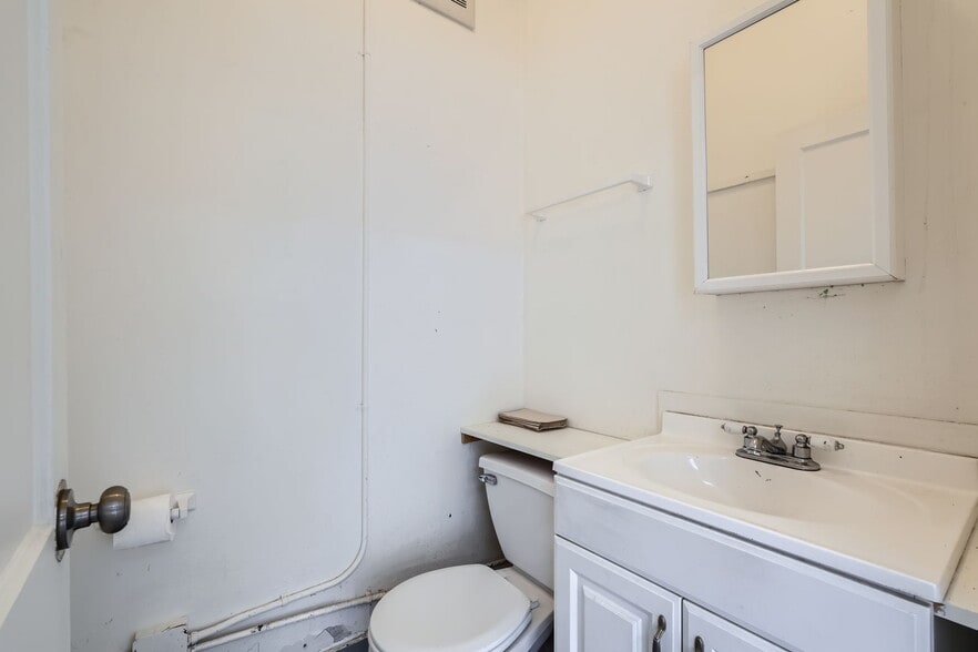 More Photos Of 8310-8318 8th Ave NW, Seattle Storefront Retail Office For Lease