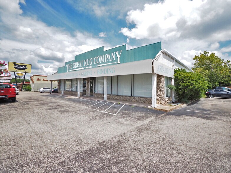 More Photos Of 7501 Burnet Rd, Austin Storefront For Lease