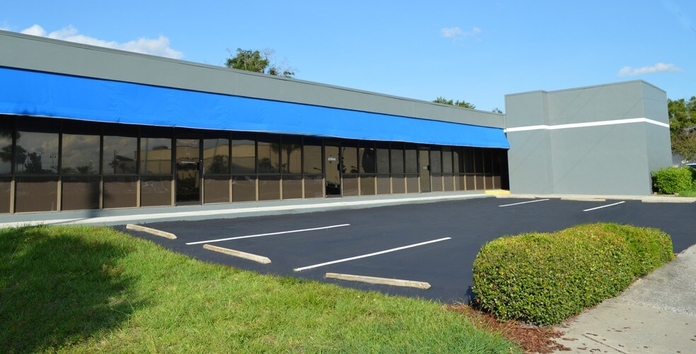 More Photos Of 1140-1180 Solana Ave, Winter Park Flex For Lease