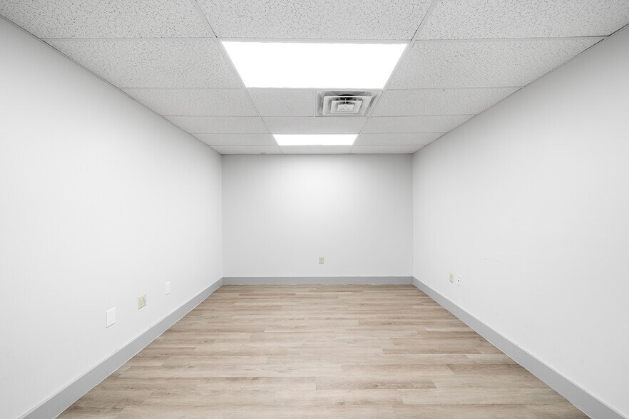 More Photos Of 379 Cherry St, Pottstown Flex For Lease