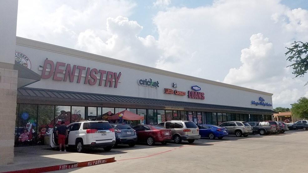 More Photos Of 1250 E Pioneer Pky, Arlington Unknown For Lease