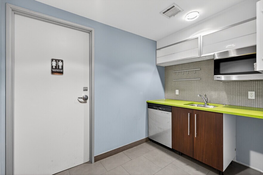 More Photos Of 4716 Vineland Ave, North Hollywood Loft Creative Space For Lease