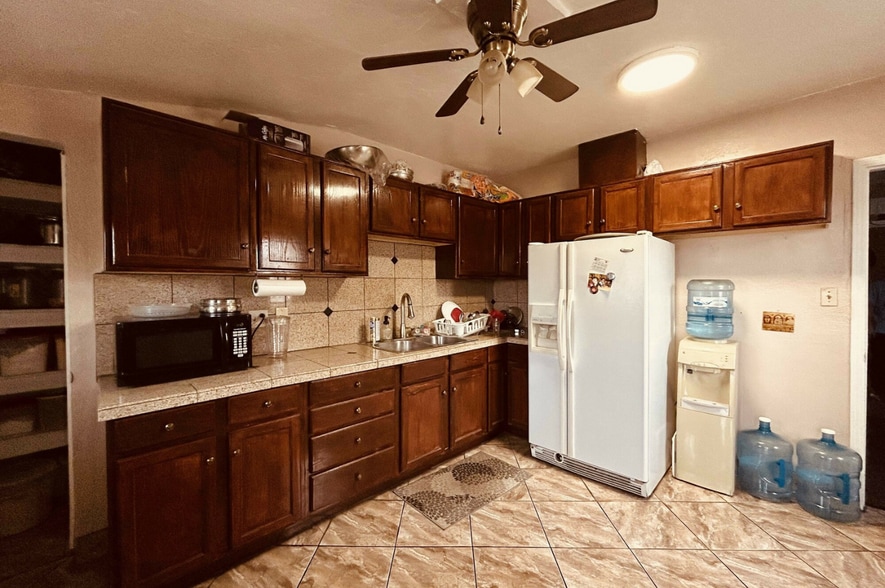 More Photos Of 1650 N Oracle Rd, Tucson Hotel For Sale