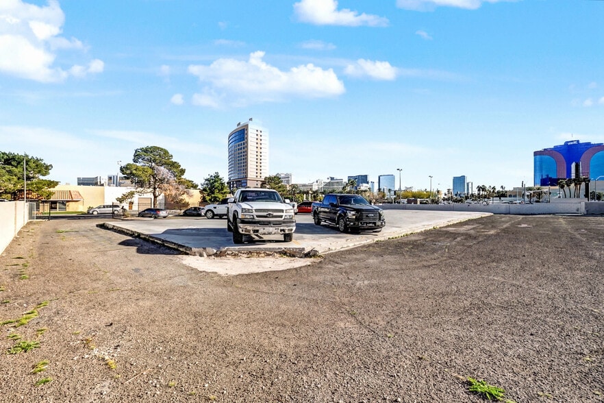 More Photos Of 3635 Polaris Ave, Las Vegas Industrial For Lease