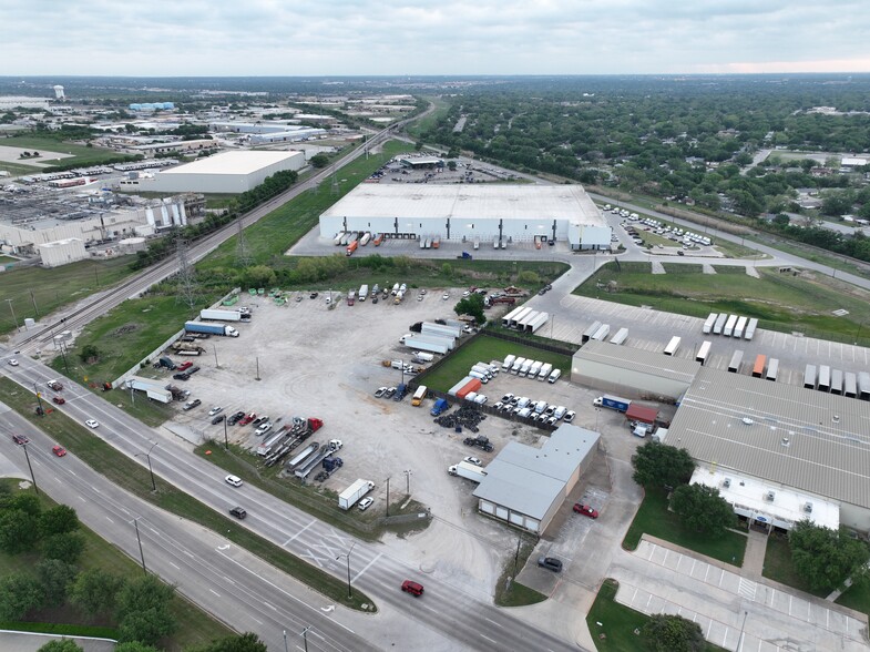 More Photos Of 3900 N Beach St, Haltom City Warehouse For Sale