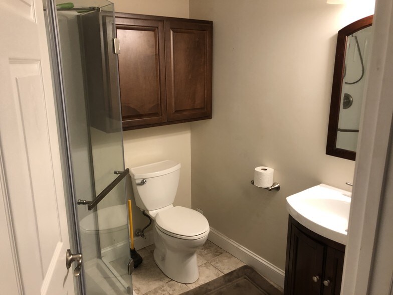 More Photos Of 3357 Hazelwood Rd, Edgewater Office For Sale