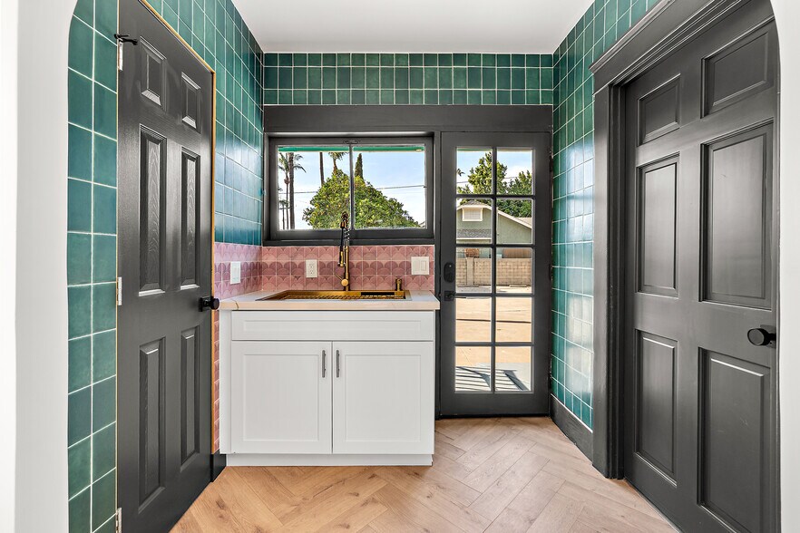 More Photos Of 1204 N Ross St, Santa Ana Office For Lease