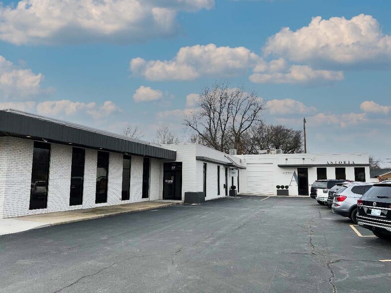 More Photos Of 4224 S Peoria Ave, Tulsa Flex For Lease