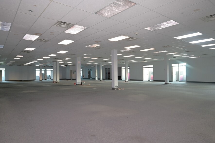 More Photos Of 2424 W 23rd St, Erie Manufacturing For Lease