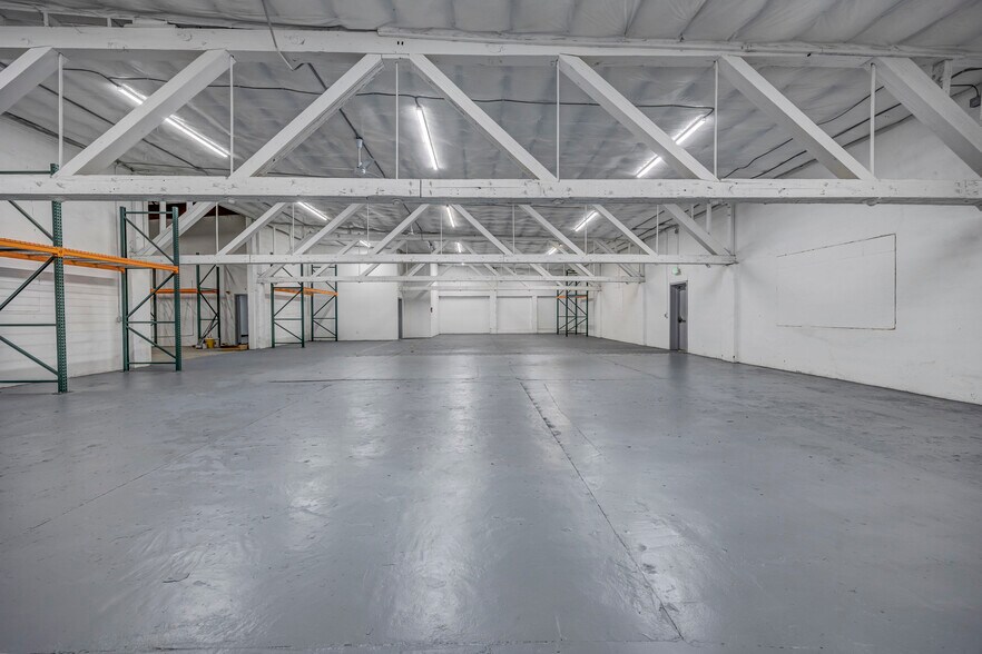More Photos Of 323 6th St, Umatilla Industrial For Lease