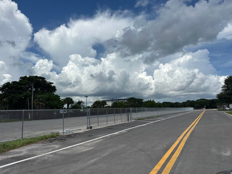 More Photos Of 2269 Indian Rd, West Palm Beach Unknown For Lease