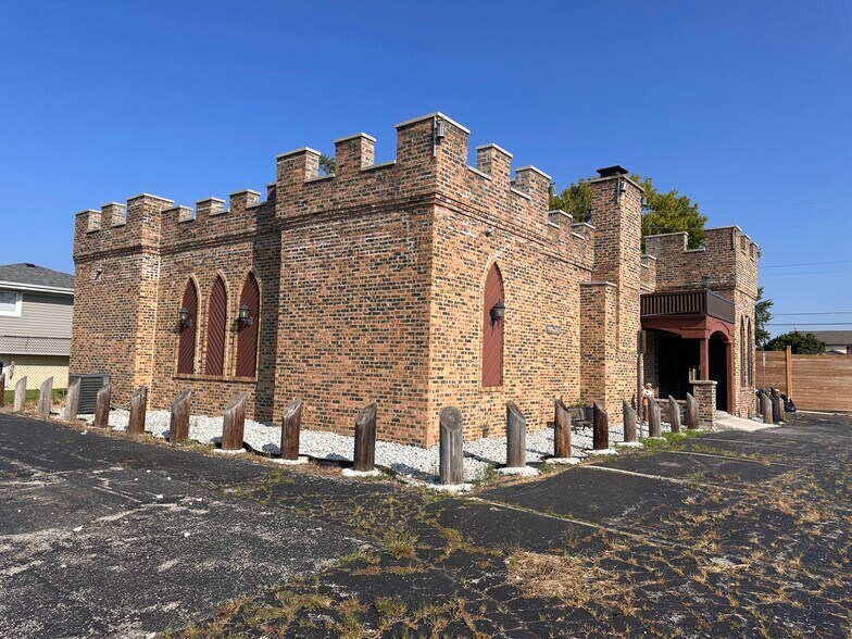 More Photos Of 8350 S 88th Ave, Justice Restaurant For Sale