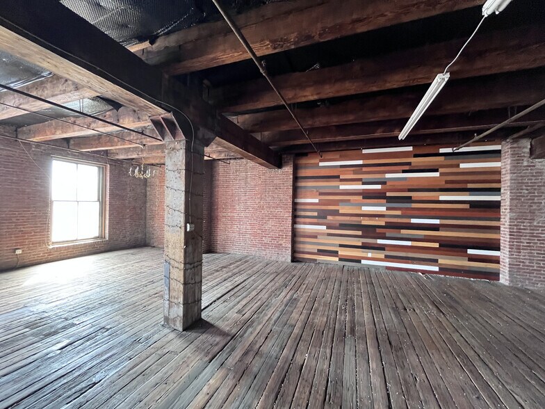 More Photos Of 1420 W 13th Ter, Kansas City Warehouse For Lease