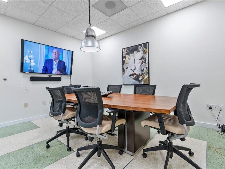 More Photos Of 2404 Hollywood Blvd, Hollywood Loft Creative Space For Lease