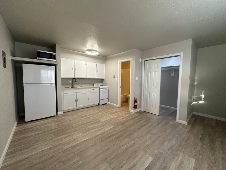More Photos Of 2104 Lead Ave SE, Albuquerque Apartments For Sale