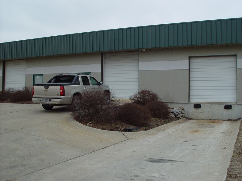 More Photos Of 1126-1136 Valley Ridge Dr, Grain Valley Warehouse For Lease