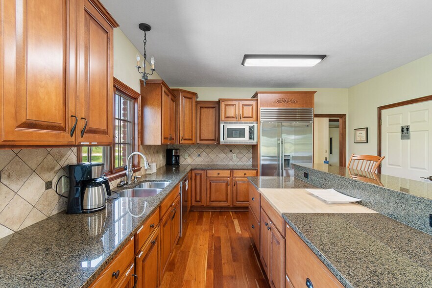 More Photos Of 5495 Meese Rd NE, Louisville Sports And Entertainment For Sale