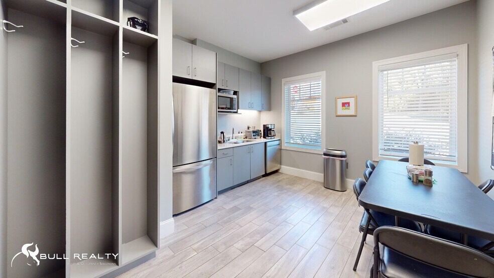 More Photos Of 219 W Boggs St, Lexington Office For Sale