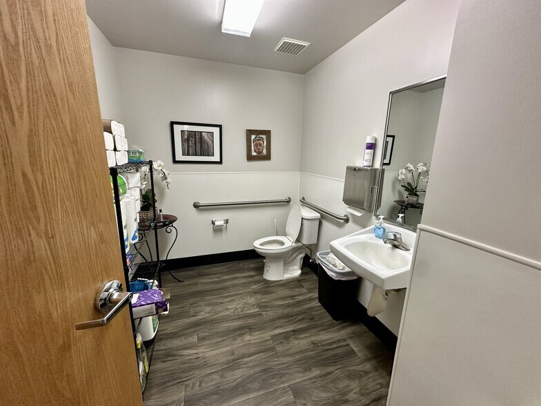 More Photos Of 1025 N Shepard St, Anaheim Warehouse For Sale