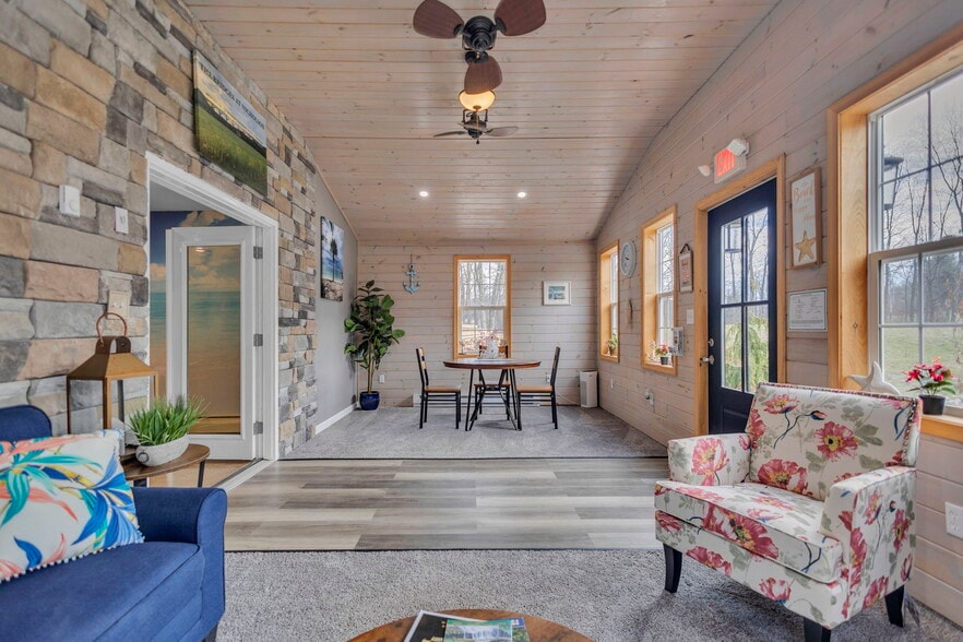 More Photos Of 106 Carr St, Nicholson Assisted Living For Sale