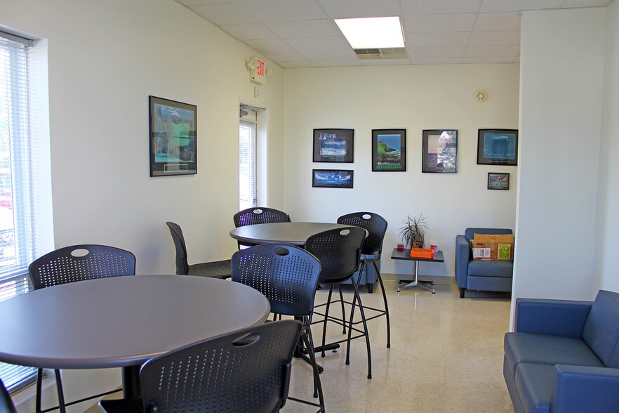More Photos Of 1230 W Candletree Dr, Peoria Office For Lease