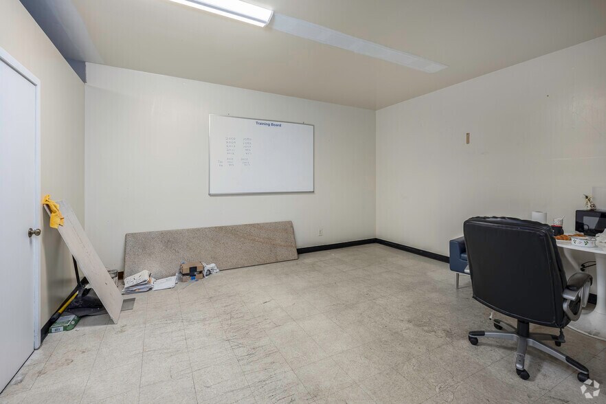 More Photos Of 900 F St, West Sacramento Truck Terminal For Sale