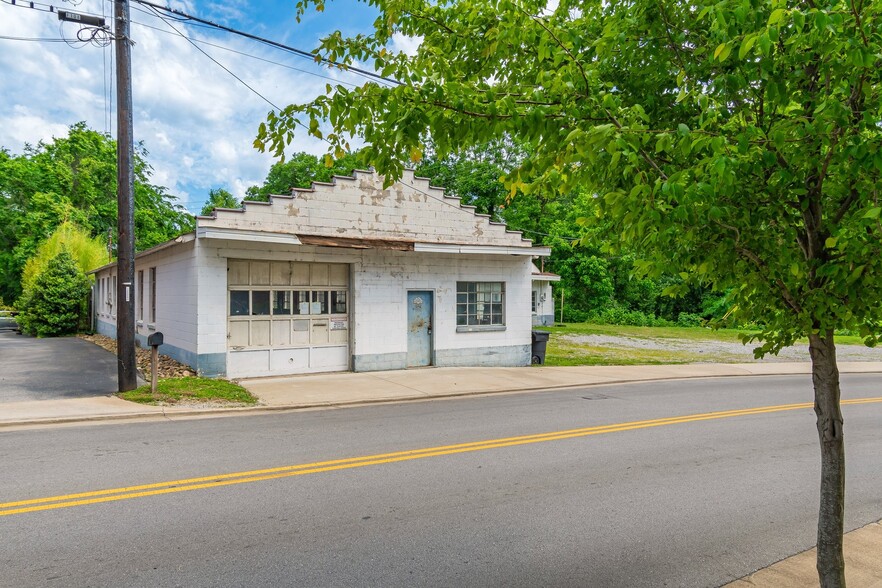 More Photos Of 106 Bridge St, Franklin Flex For Sale
