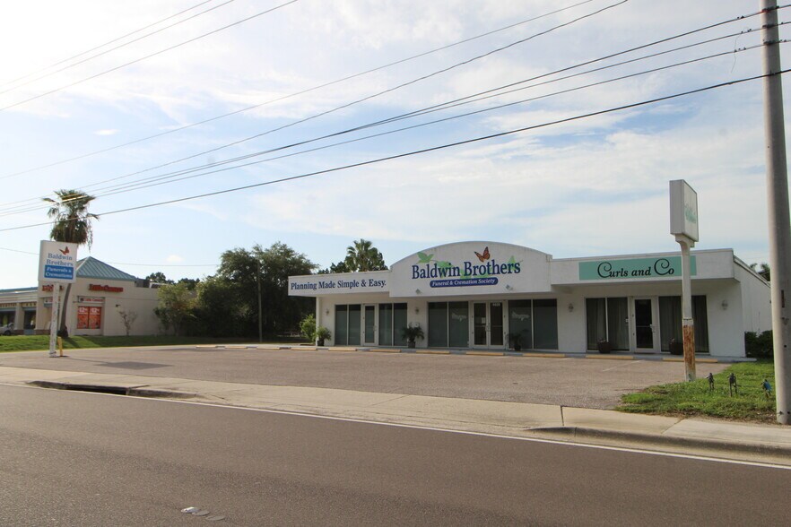 More Photos Of 4609 Bee Ridge Rd, Sarasota Medical For Sale