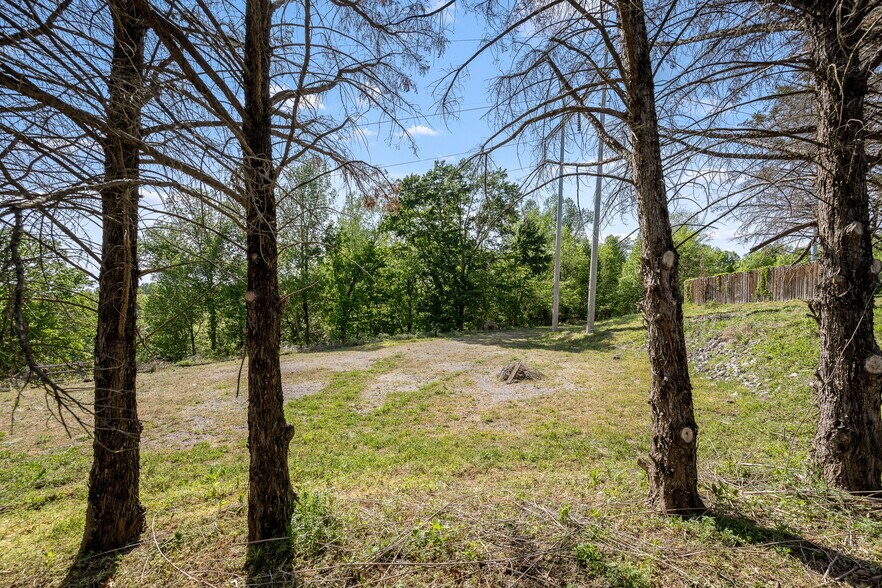 More Photos Of 7080 Dale Ridge Rd, Lancaster Convenience Store For Sale