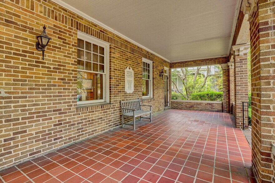 More Photos Of 14 S 5th Ave, Wilmington Office For Sale